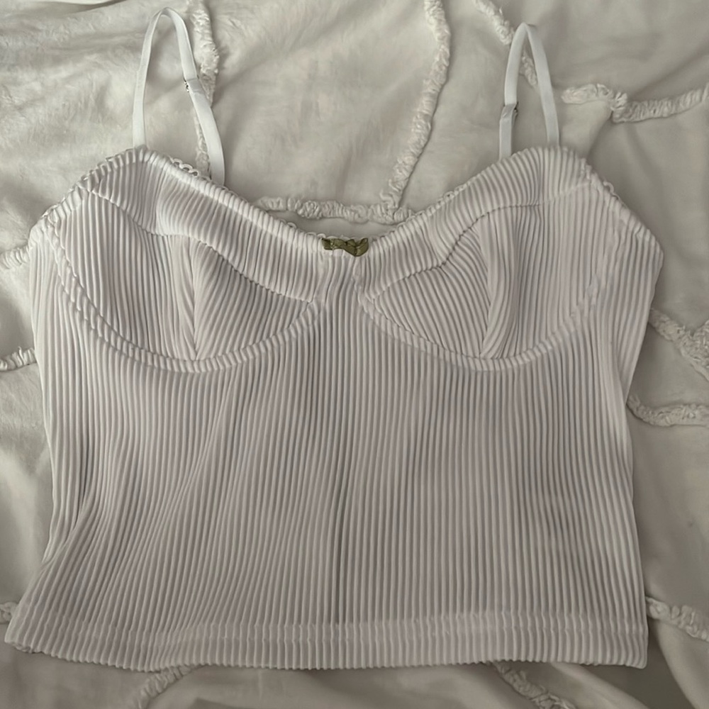 women’s ribbed crop top with zipper